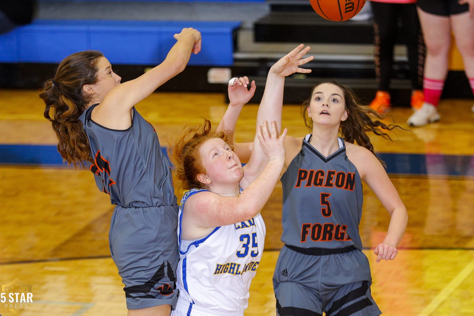 Pigeon Forge vs Gatlinburg-Pittman 0013 (Danny Parker)