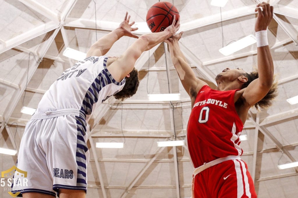 KNOXVILLE, Tenn. Ñ 2019.12.17 - TSSAA District 2-AAA boys basketball