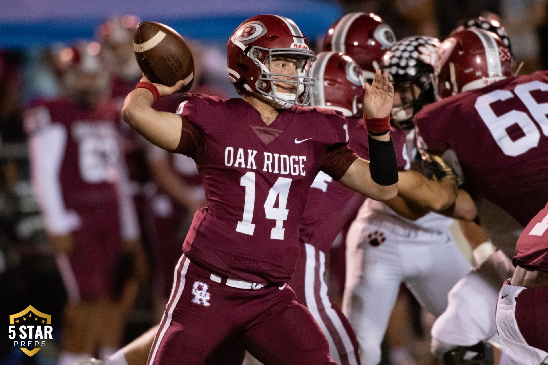 Oak Ridge football survives secondhalf rally by Powell; claims 2seed